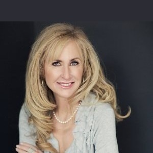 Lori McNee Shares Her Top 6 Social Media Tips for Artists